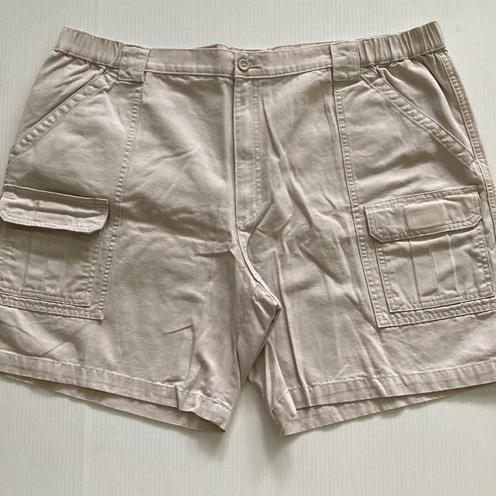 Savane men’s cargo 6 pocket shorts cotton percale actual size 43; 19” long. Bone